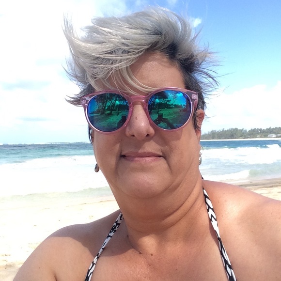 Meet your Posher, Patricia - Picture 1 of 1